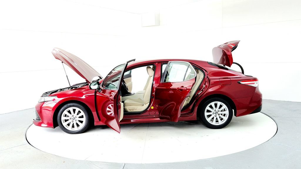 Certified 2018 Toyota Camry LE FWD image 10