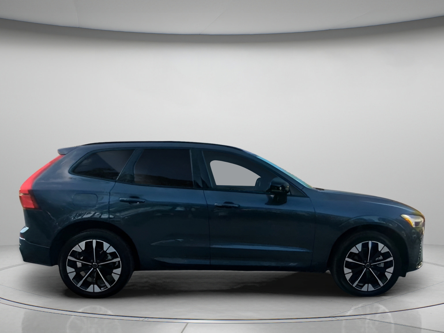 Used 2026 Volvo XC60 B5 Plus AWD/4WD image 32