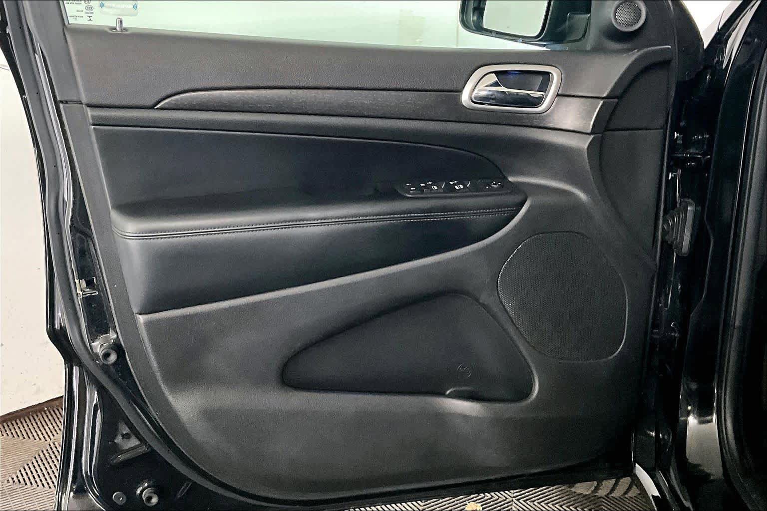 Used 2018 Jeep Grand Cherokee Altitude AWD/4WD image 20