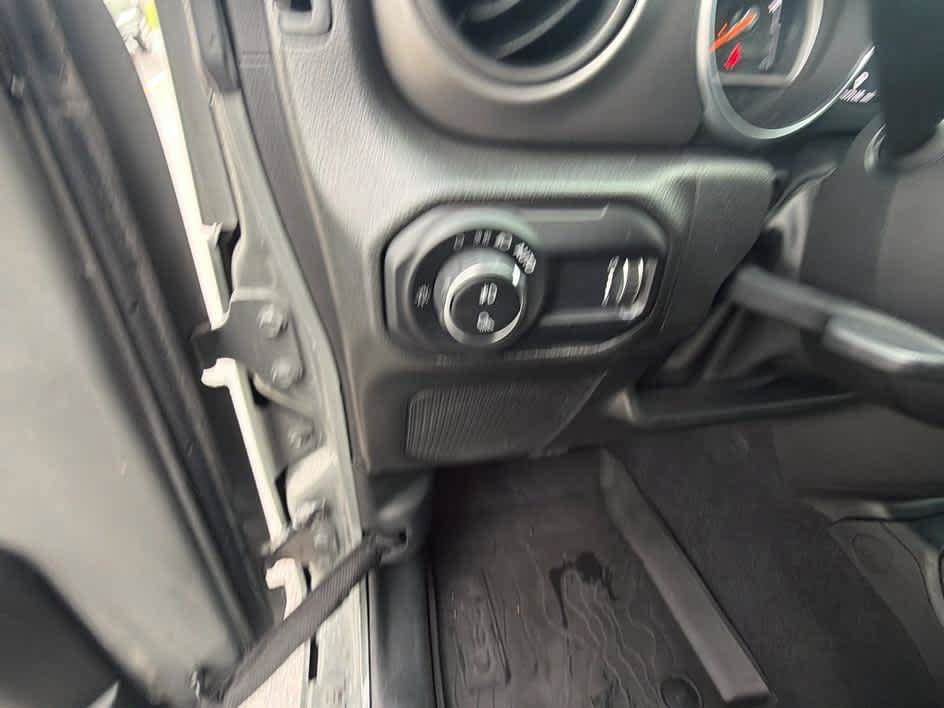 Used 2023 Jeep Gladiator Sport AWD/4WD image 17