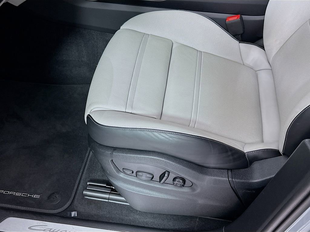 Used 2024 Porsche Cayenne S image 22