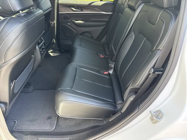 New 2027 Jeep Grand Cherokee Limited AWD/4WD image 21