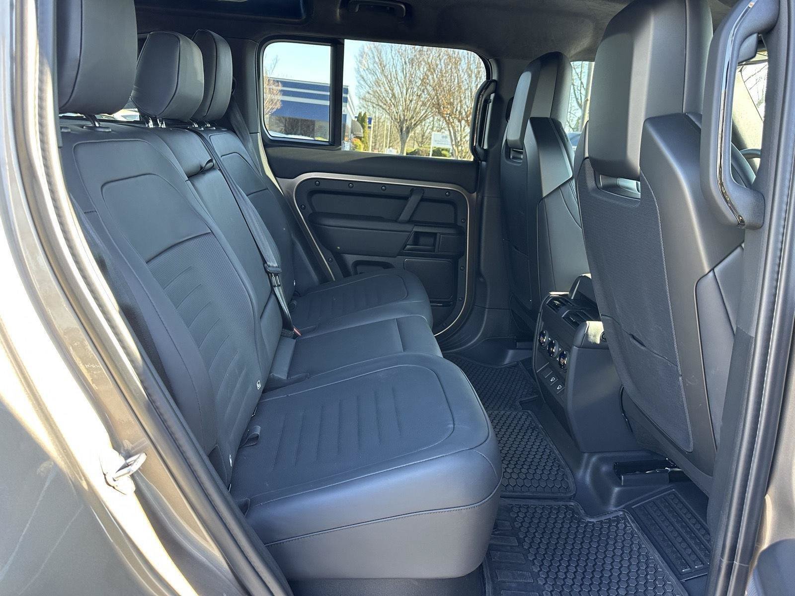 Used 2025 Land Rover Defender 110 AWD/4WD image 19