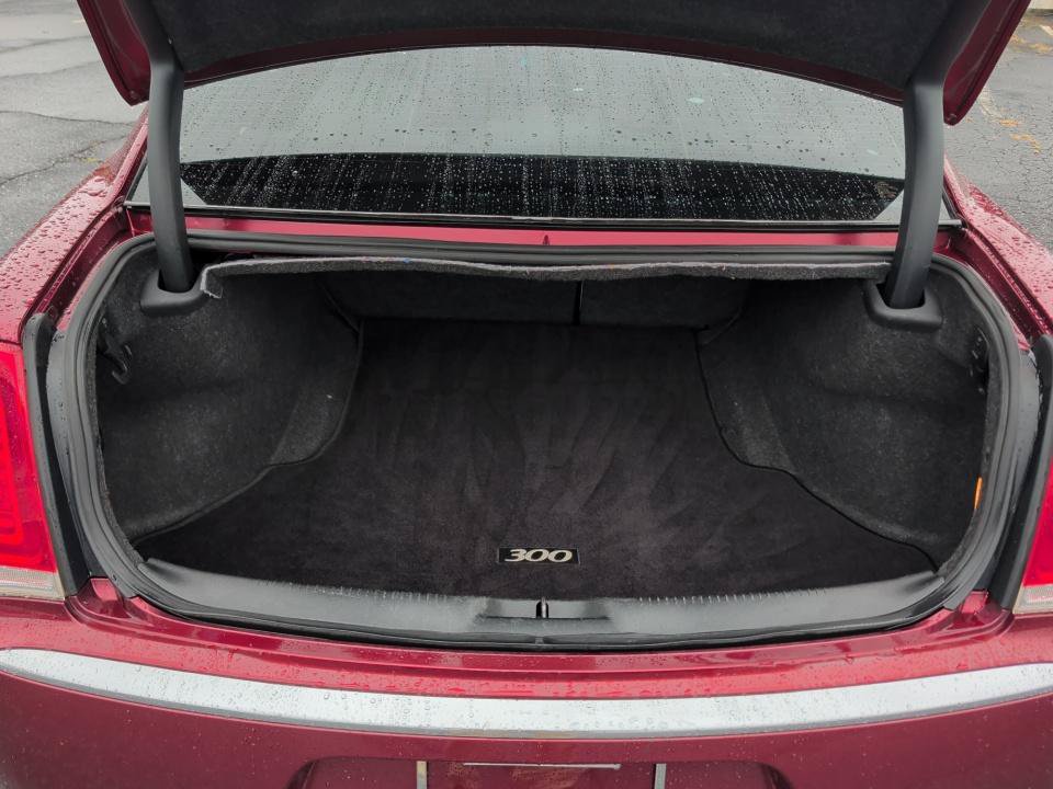 Used 2017 Chrysler 300 C RWD image 19