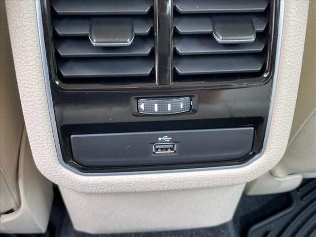 Used 2017 Volkswagen Passat 1.8T SE FWD image 9