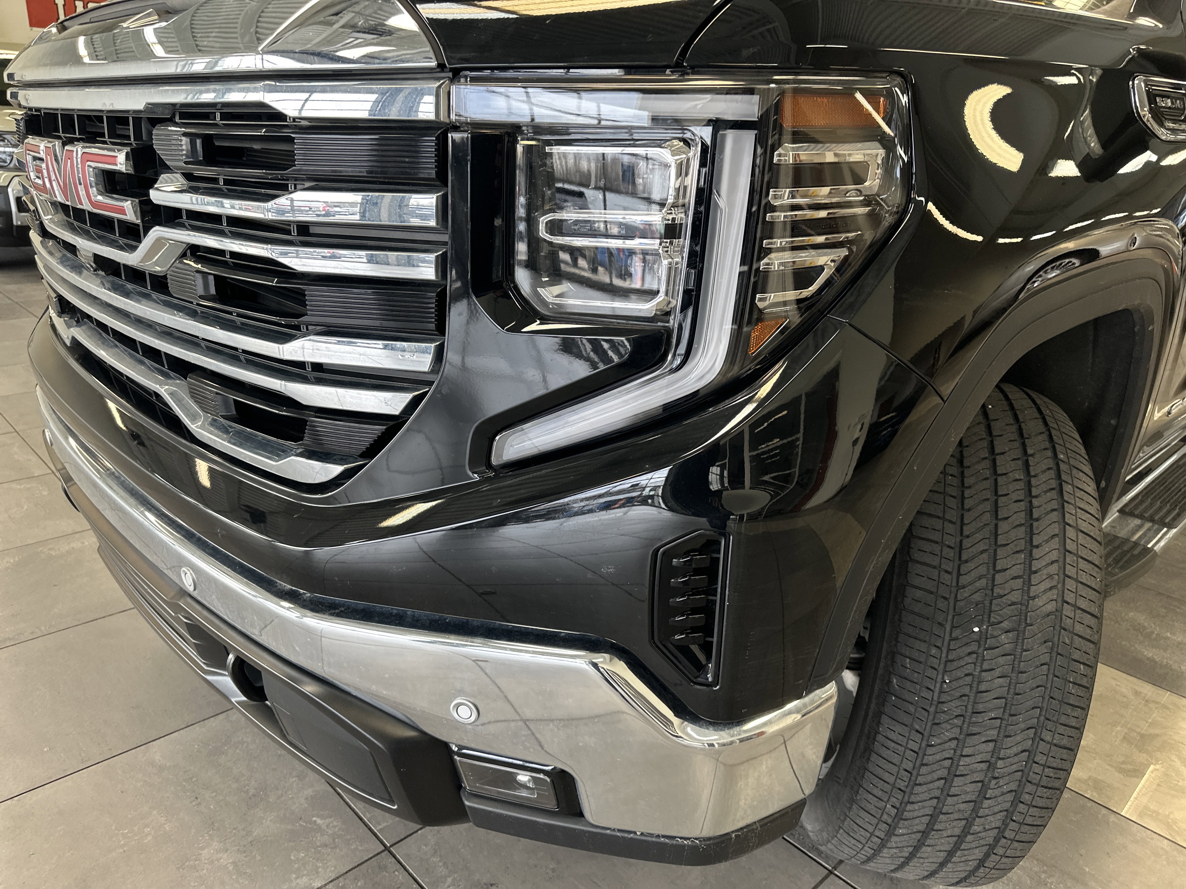 Used 2024 GMC Sierra 1500 SLT w/ SLT Premium Plus Package image 18