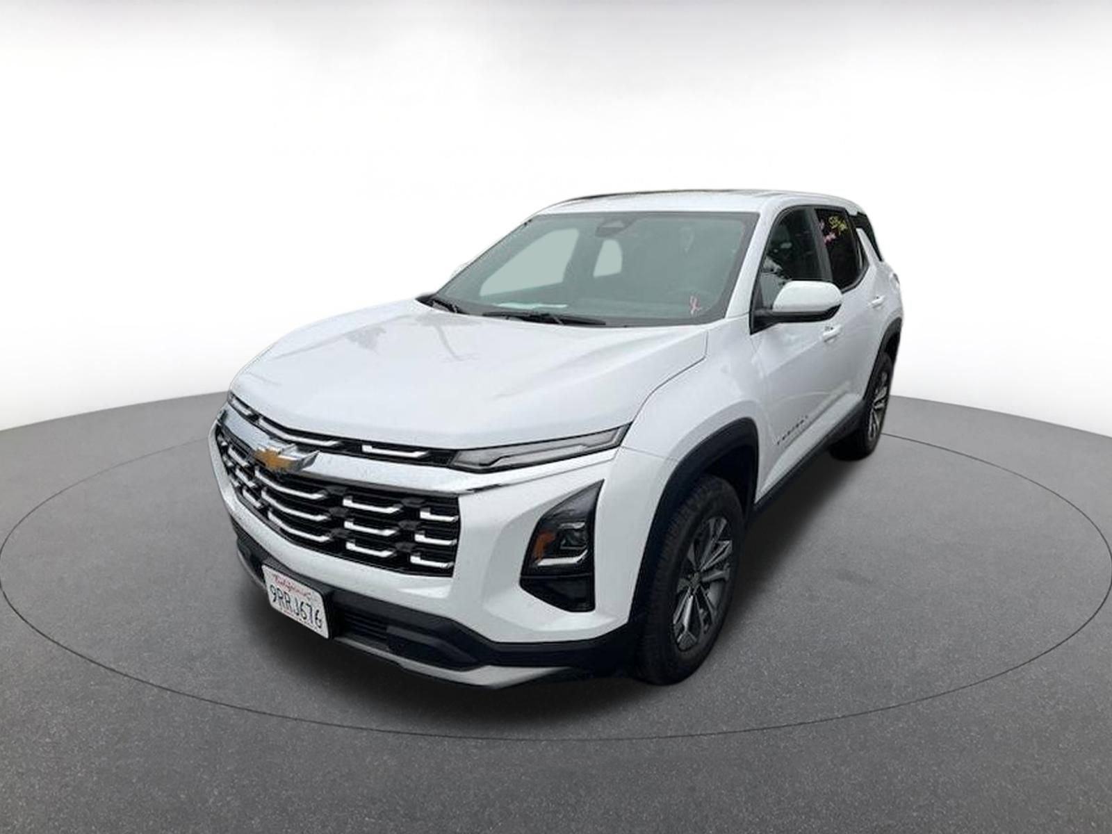 Used 2025 Chevrolet Equinox LT image 2