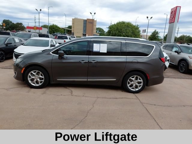 Used 2019 Chrysler Pacifica Touring-L Plus FWD image 8