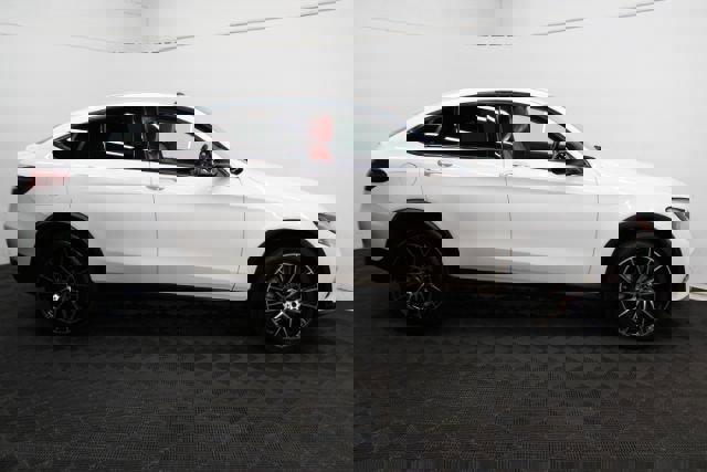 Used 2018 Mercedes-Benz GLC 300 4MATIC w/ AMG Line image 4