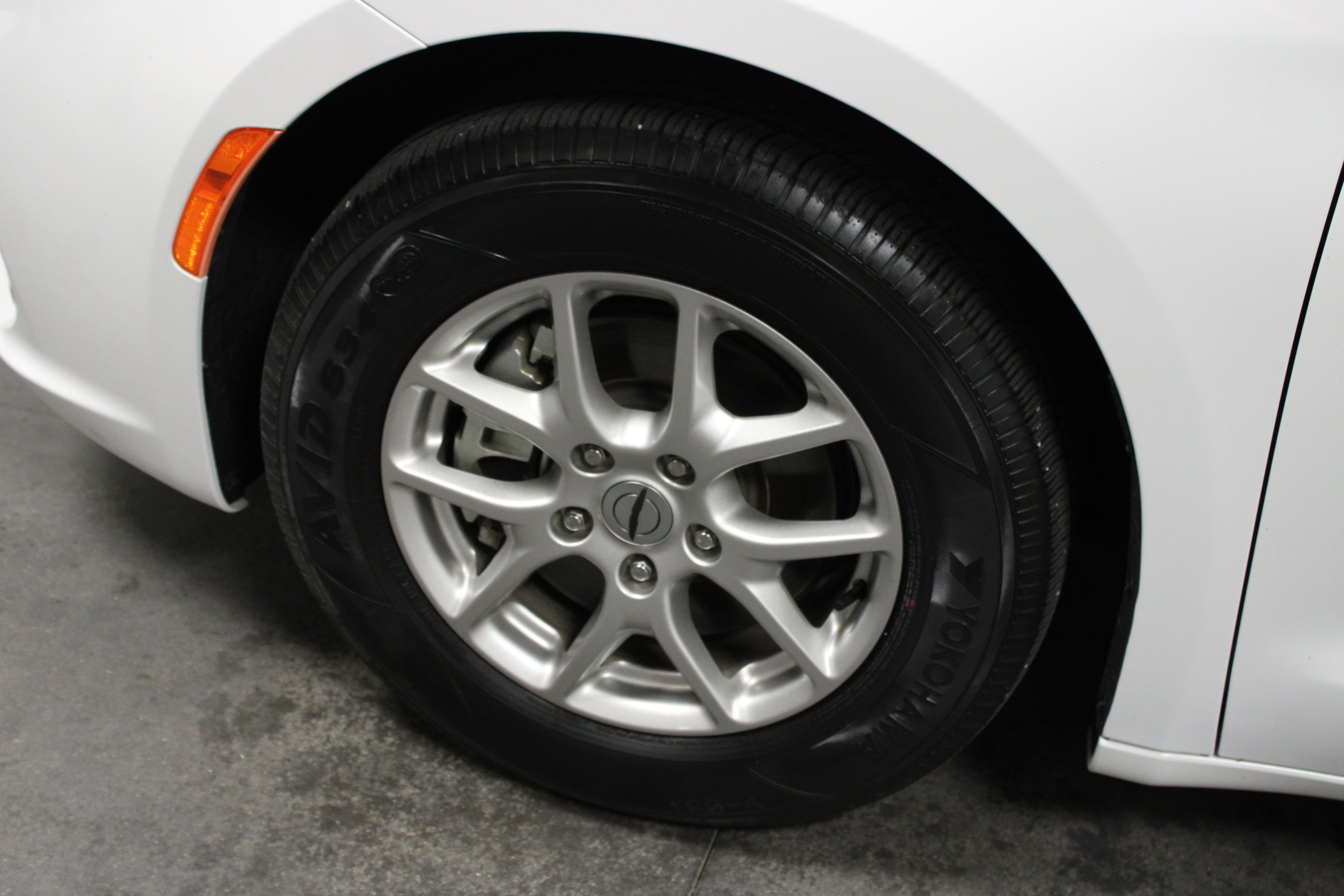 Used 2024 Chrysler Pacifica Touring-L FWD image 10
