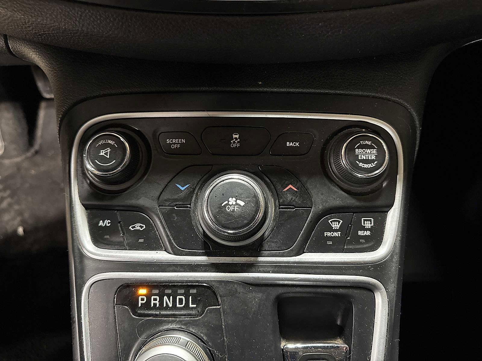 Used 2015 Chrysler 200 Limited image 20