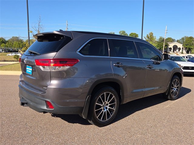 Used 2018 Toyota Highlander SE image 5