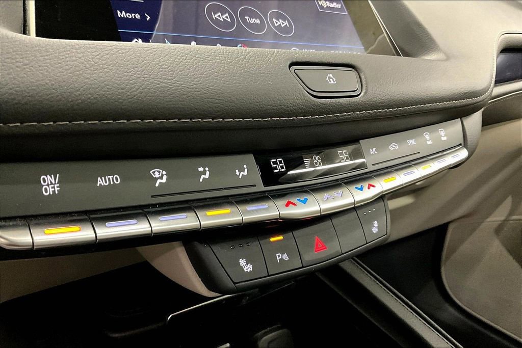 Certified 2023 Cadillac XT4 Luxury w/ Cold Weather Package AWD/4WD image 15