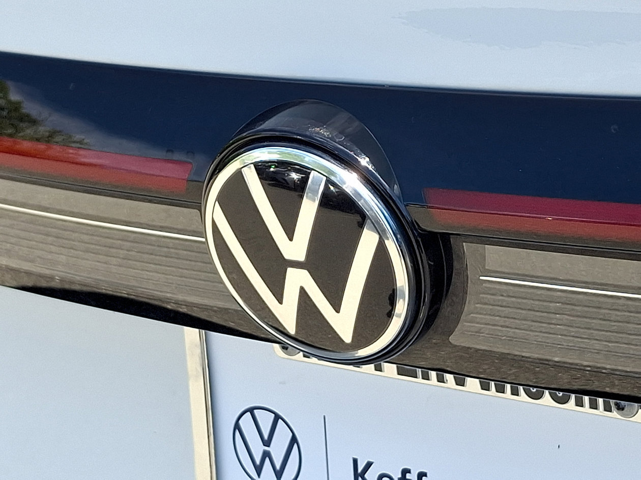 Used 2025 Volkswagen Taos SE FWD image 31