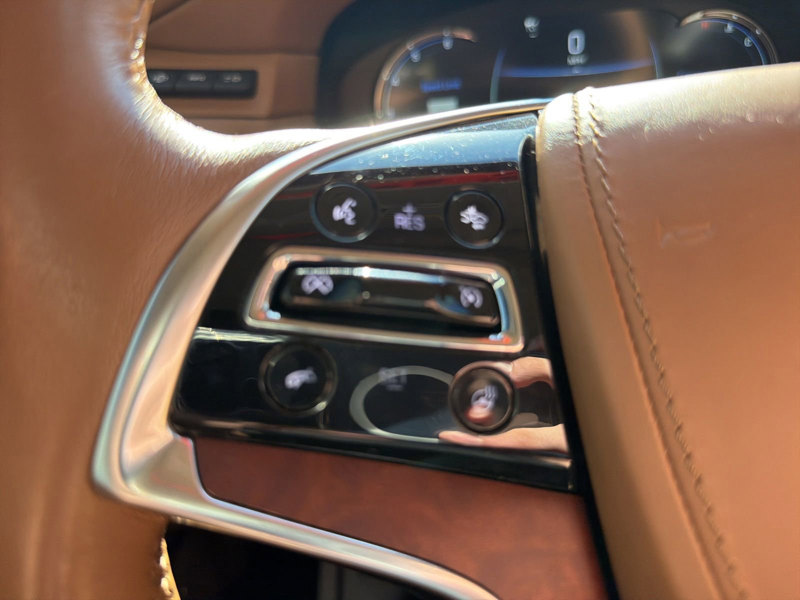 Used 2016 Cadillac Escalade Platinum AWD/4WD image 18