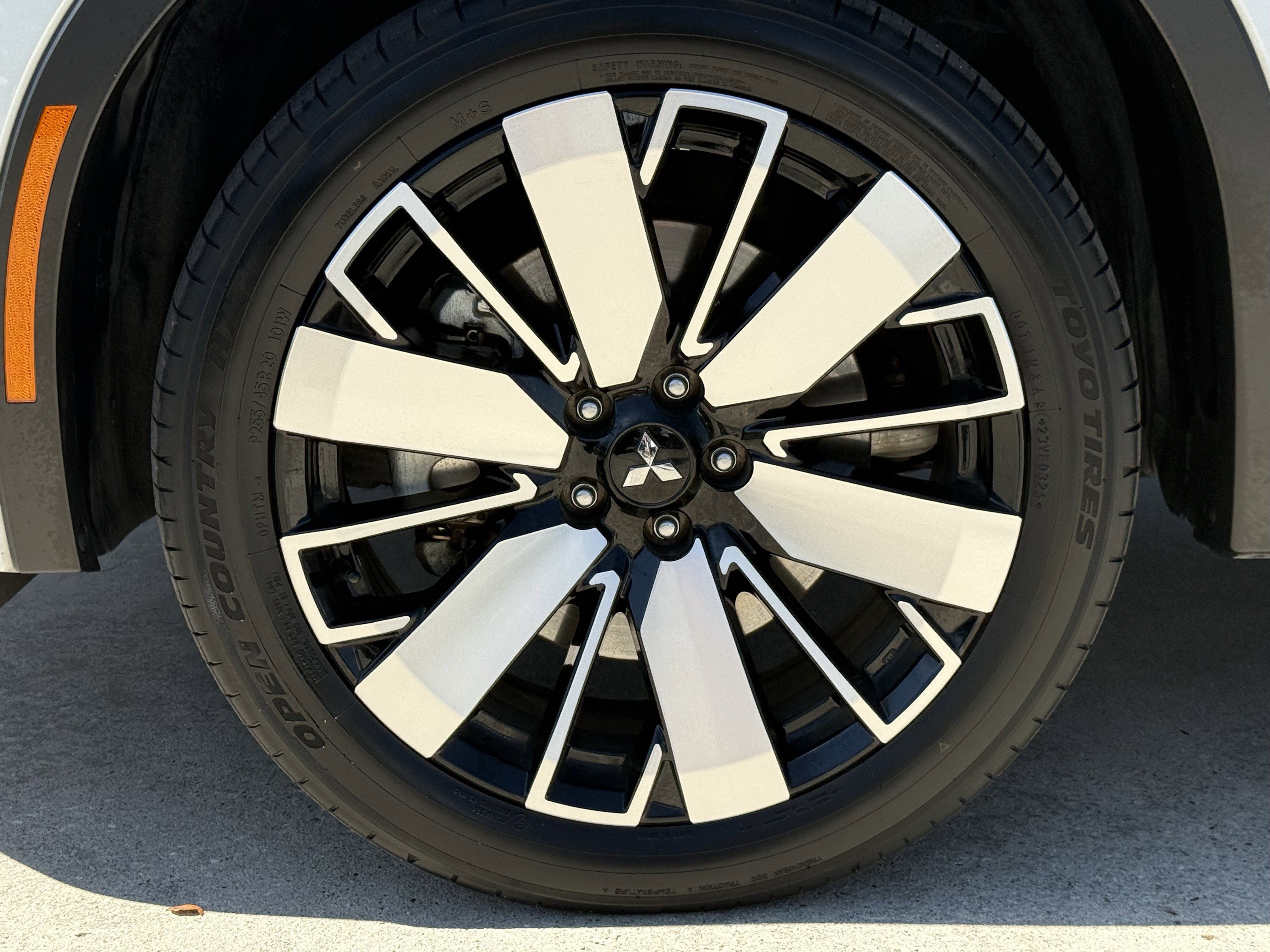 Used 2025 Mitsubishi Outlander SEL image 12