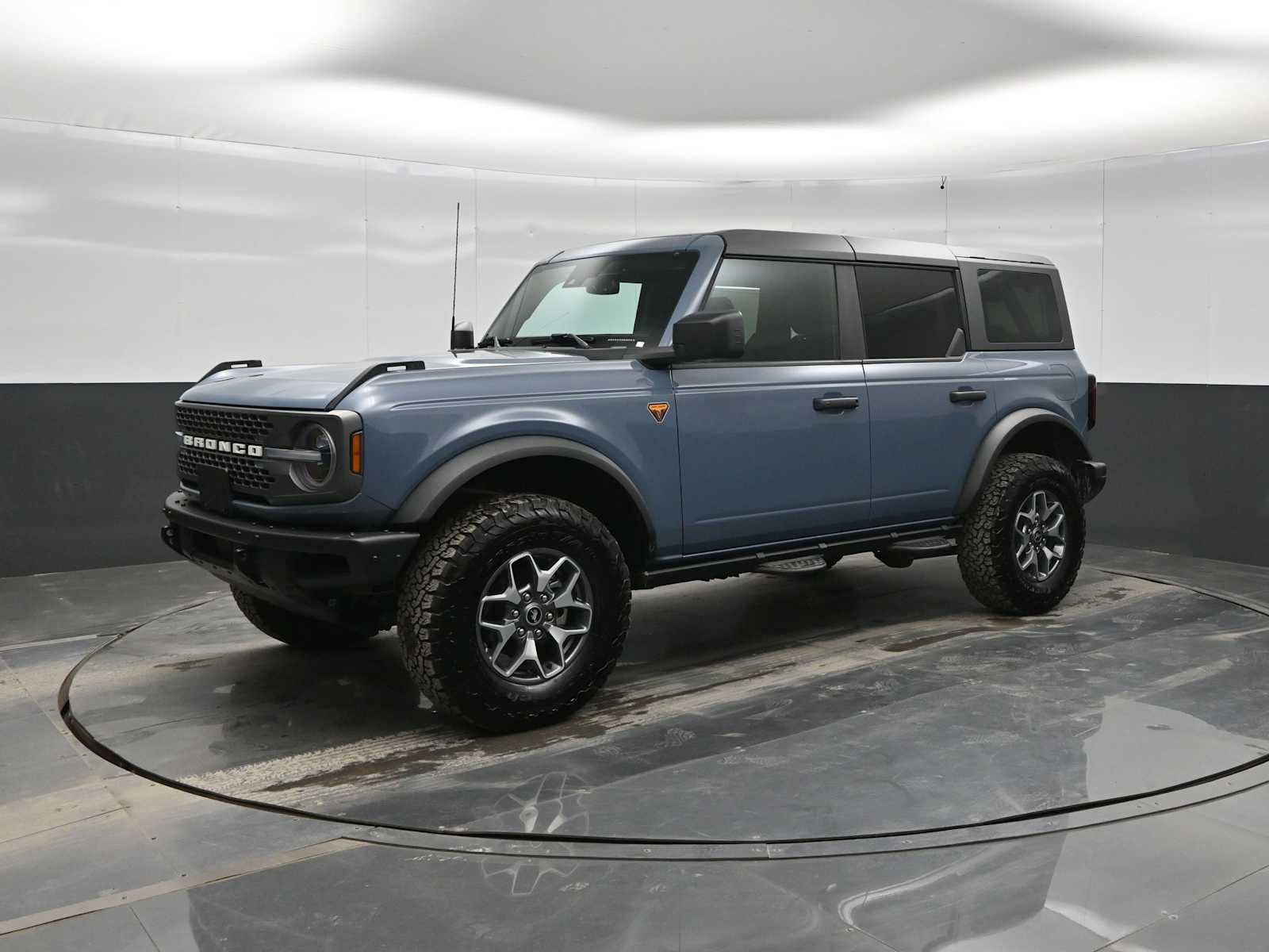 Used 2024 Ford Bronco Badlands image 4