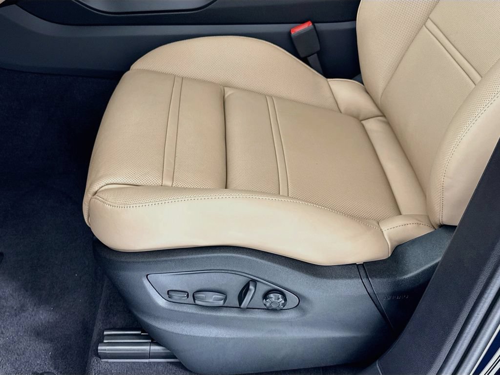 New 2026 Porsche Cayenne Coupe AWD/4WD image 13