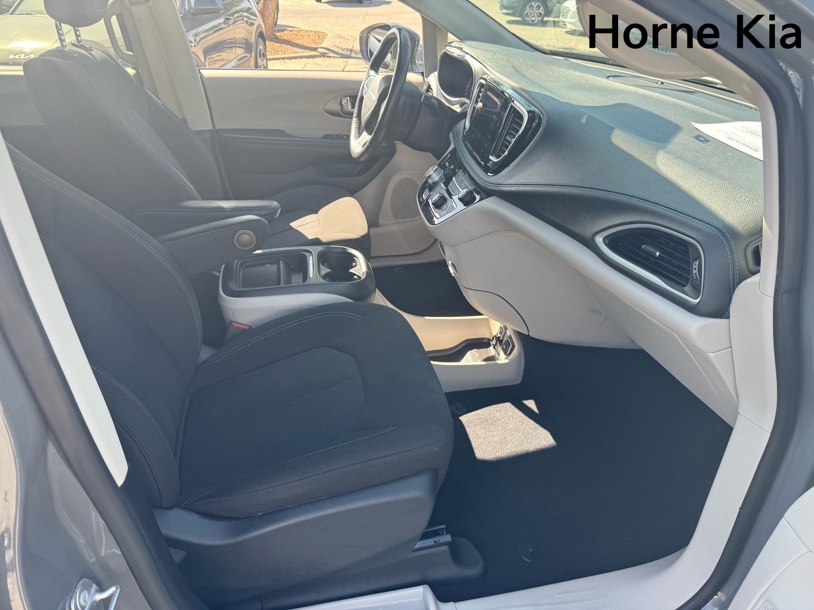 Used 2021 Chrysler Pacifica Touring w/ Cold Weather Group AWD/4WD image 25
