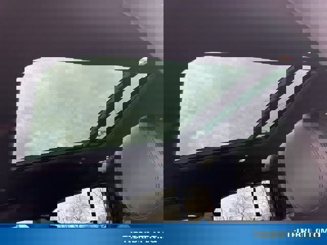 Used 2024 Land Rover Defender 110 SE image 39