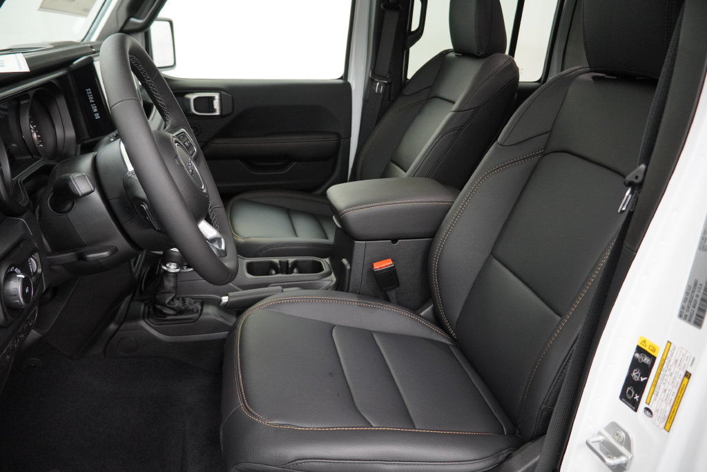 New 2026 Jeep Wrangler Unlimited Sahara AWD/4WD image 15