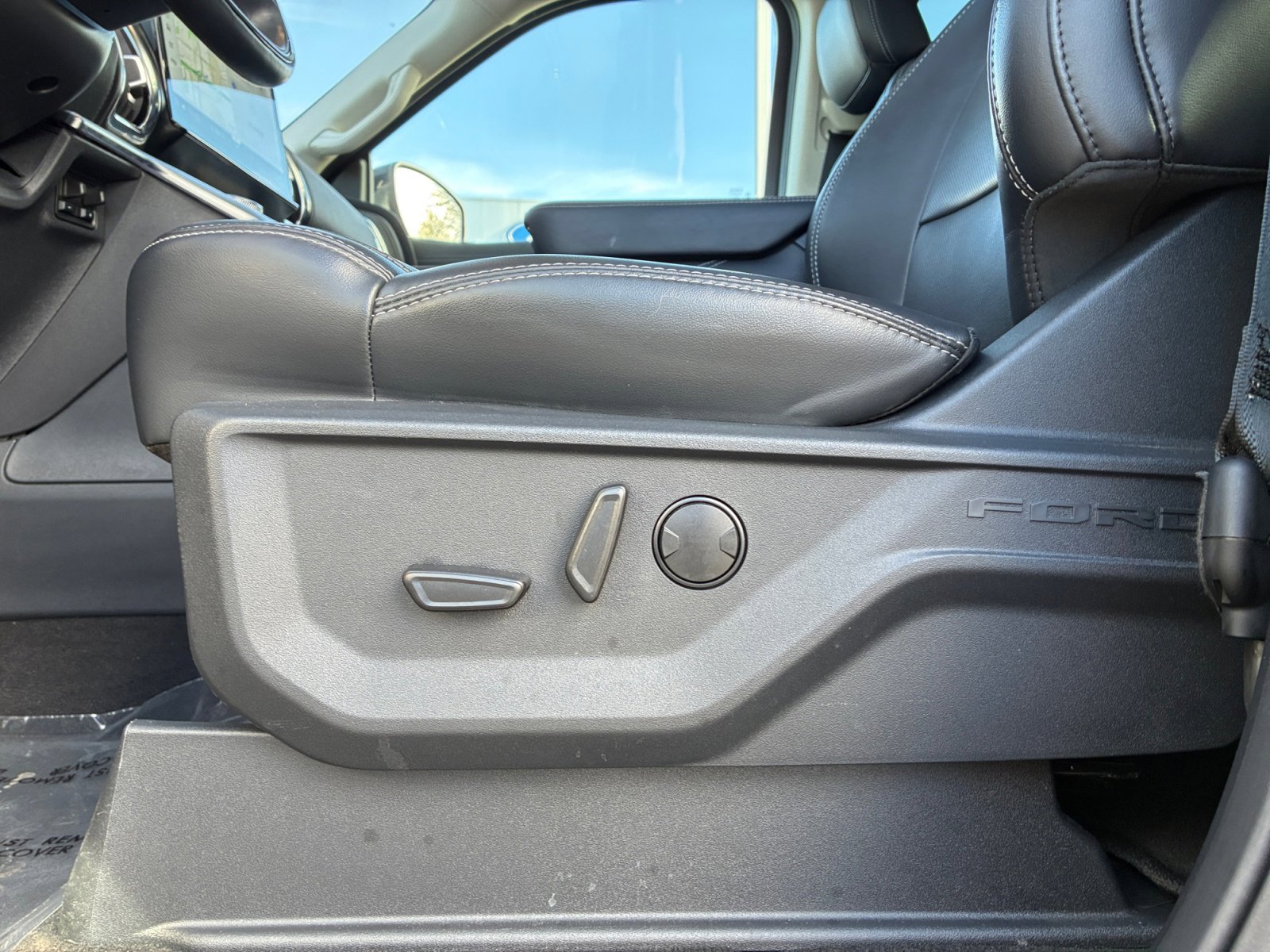 Used 2025 Ford Expedition Max Platinum AWD/4WD image 14