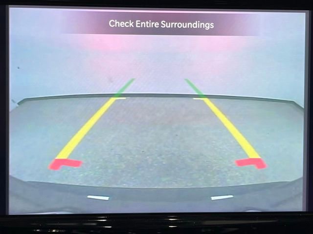 Used 2023 Chrysler Pacifica Limited FWD image 36