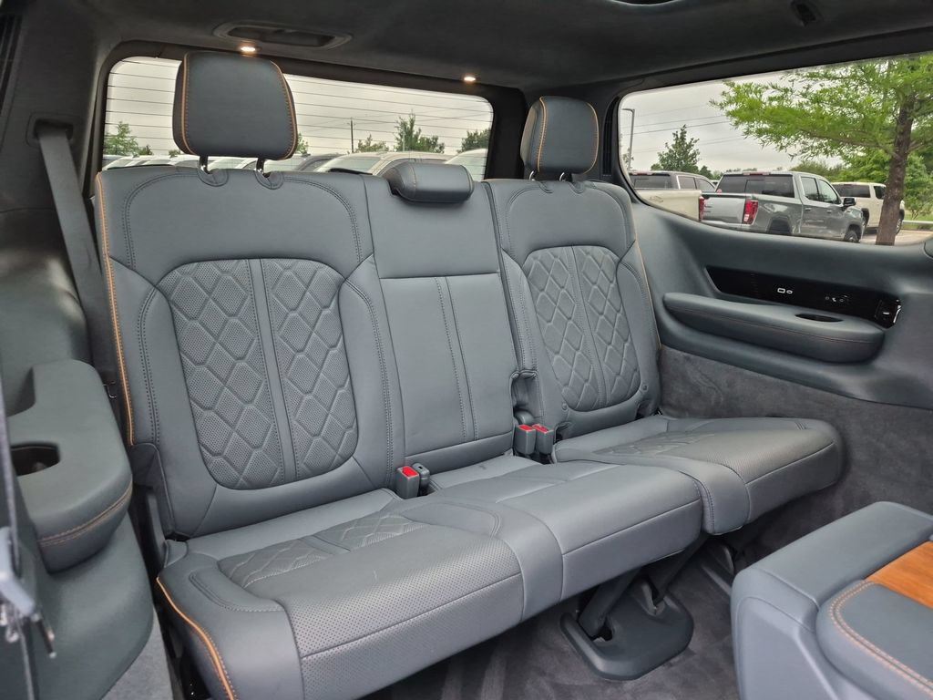 Used 2024 Jeep Grand Wagoneer Series III AWD/4WD image 39
