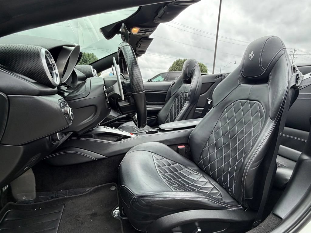 Used 2015 Ferrari California T RWD image 18