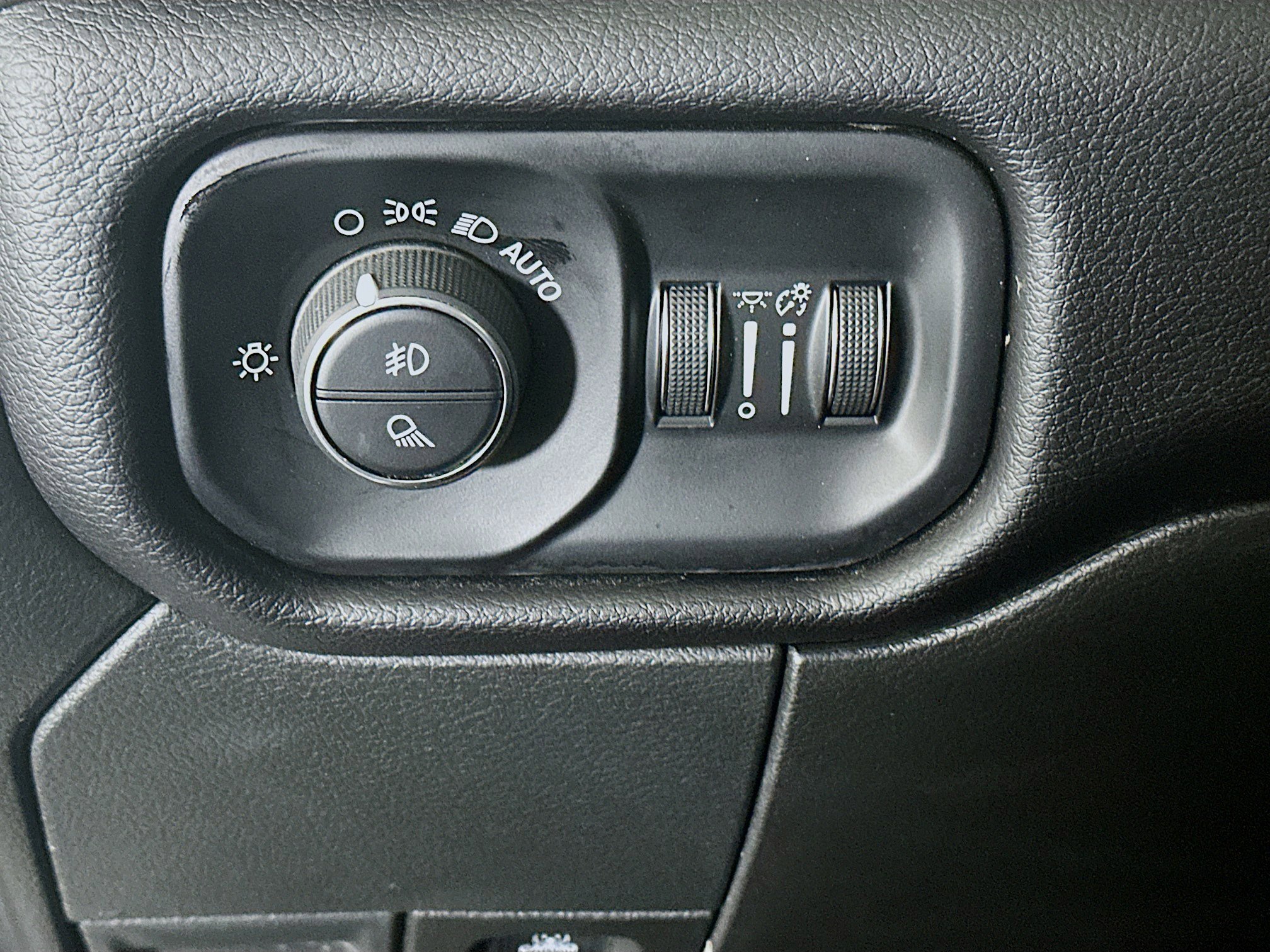 Used 2024 RAM 2500 Laramie w/ Safety Group image 17