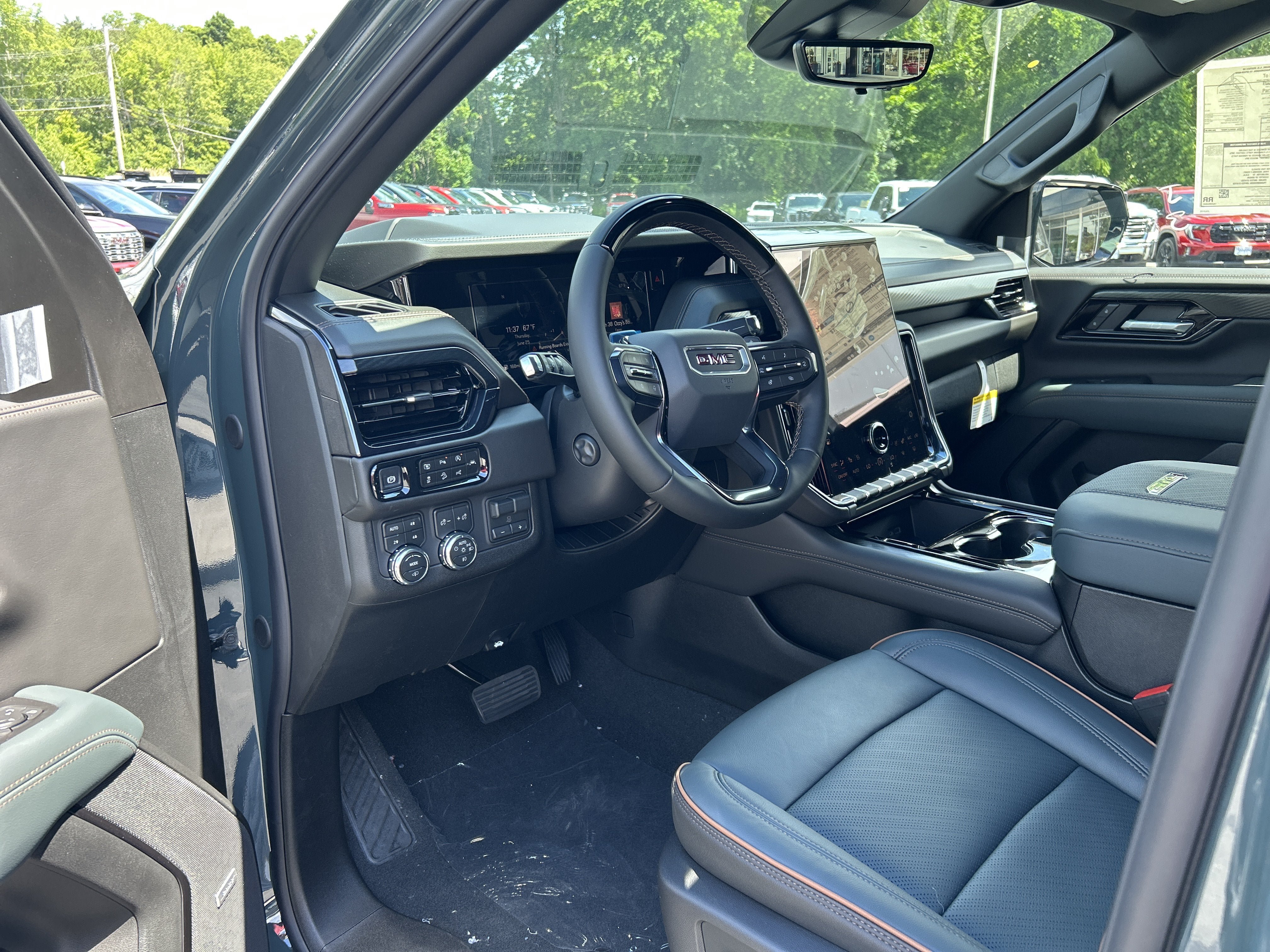 New 2026 GMC Yukon XL AT4 w/ AT4 Premium Plus Package AWD/4WD image 20