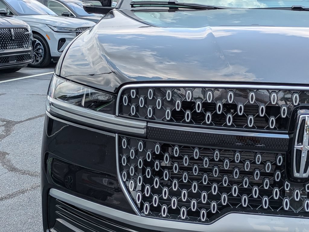 New 2027 Lincoln Navigator Reserve AWD/4WD image 10