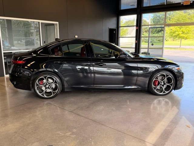Used 2022 Alfa Romeo Giulia Veloce AWD/4WD image 6