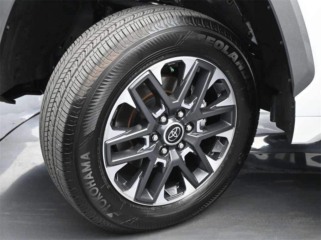 Used 2024 Toyota Tundra Limited image 23