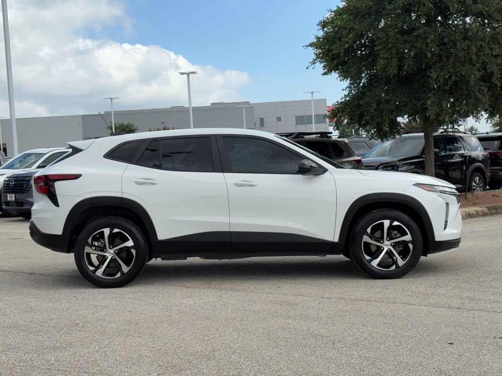 Used 2025 Chevrolet Trax RS FWD image 4