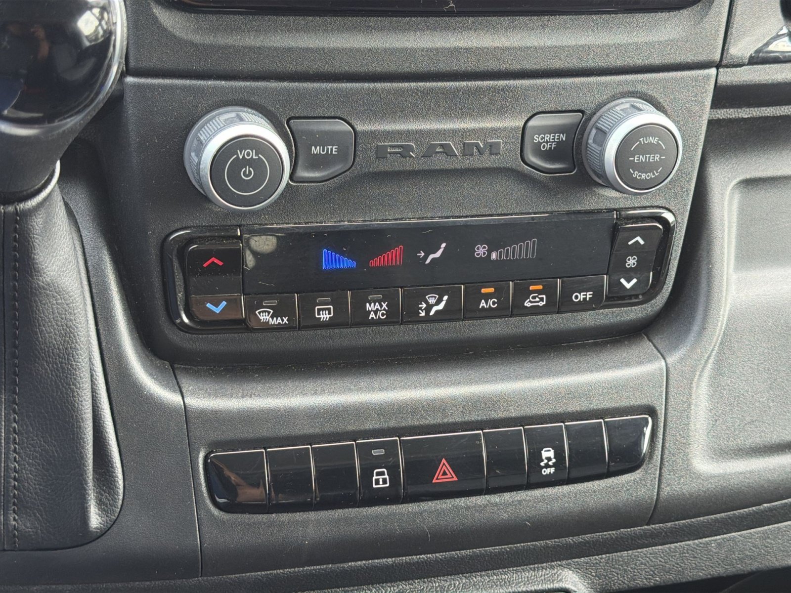 Used 2025 RAM ProMaster 2500 w/ U-Haul Equipment Group FWD image 20