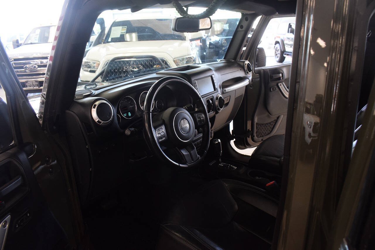 Used 2015 Jeep Wrangler Unlimited Sahara w/ Dual Top Group AWD/4WD image 39