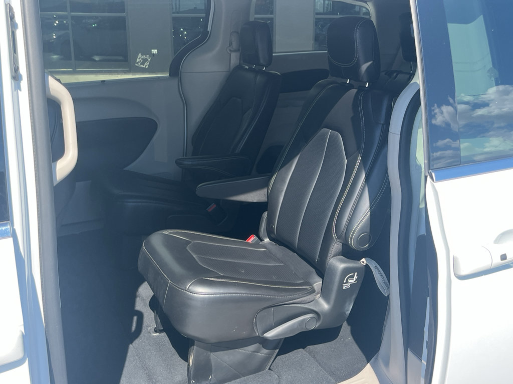 Used 2023 Chrysler Pacifica Touring-L FWD image 42