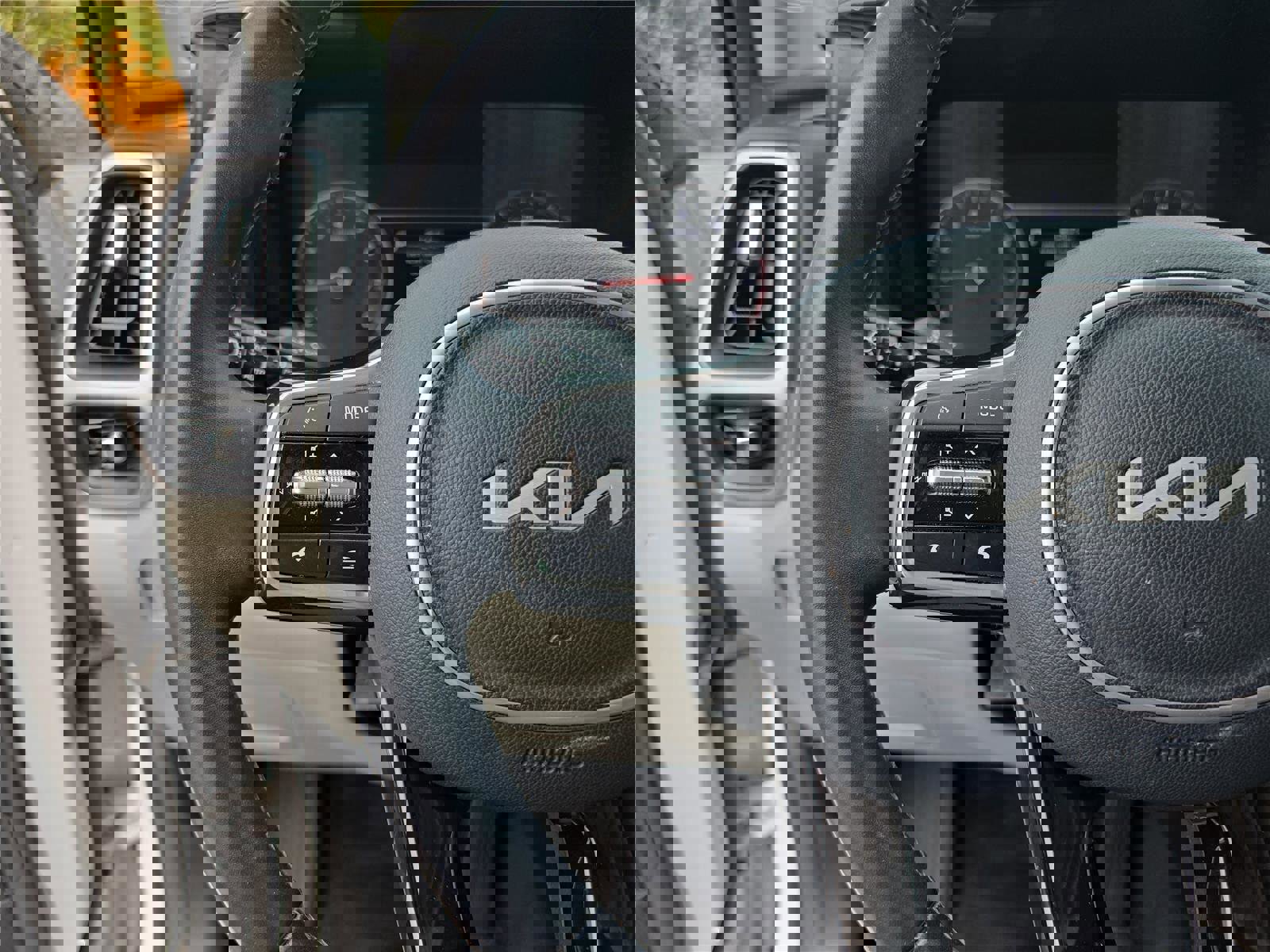 Used 2022 Kia Sorento EX w/ Panoramic Sunroof Package image 32