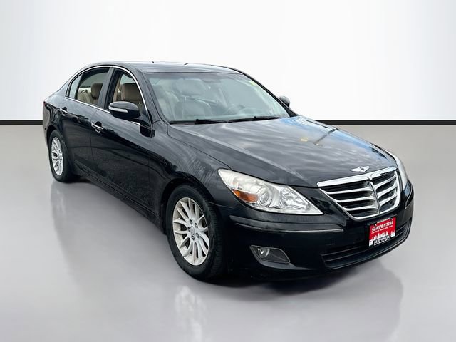 Used 2011 Hyundai Genesis 3.8 RWD image 3