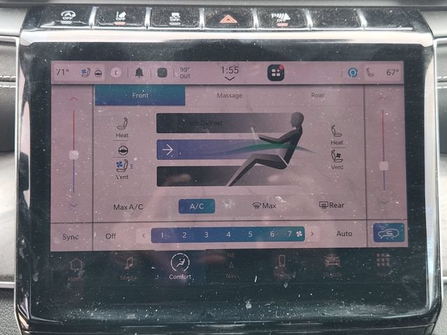Used 2022 Jeep Grand Cherokee Overland w/ Luxury Tech Group IV AWD/4WD image 15