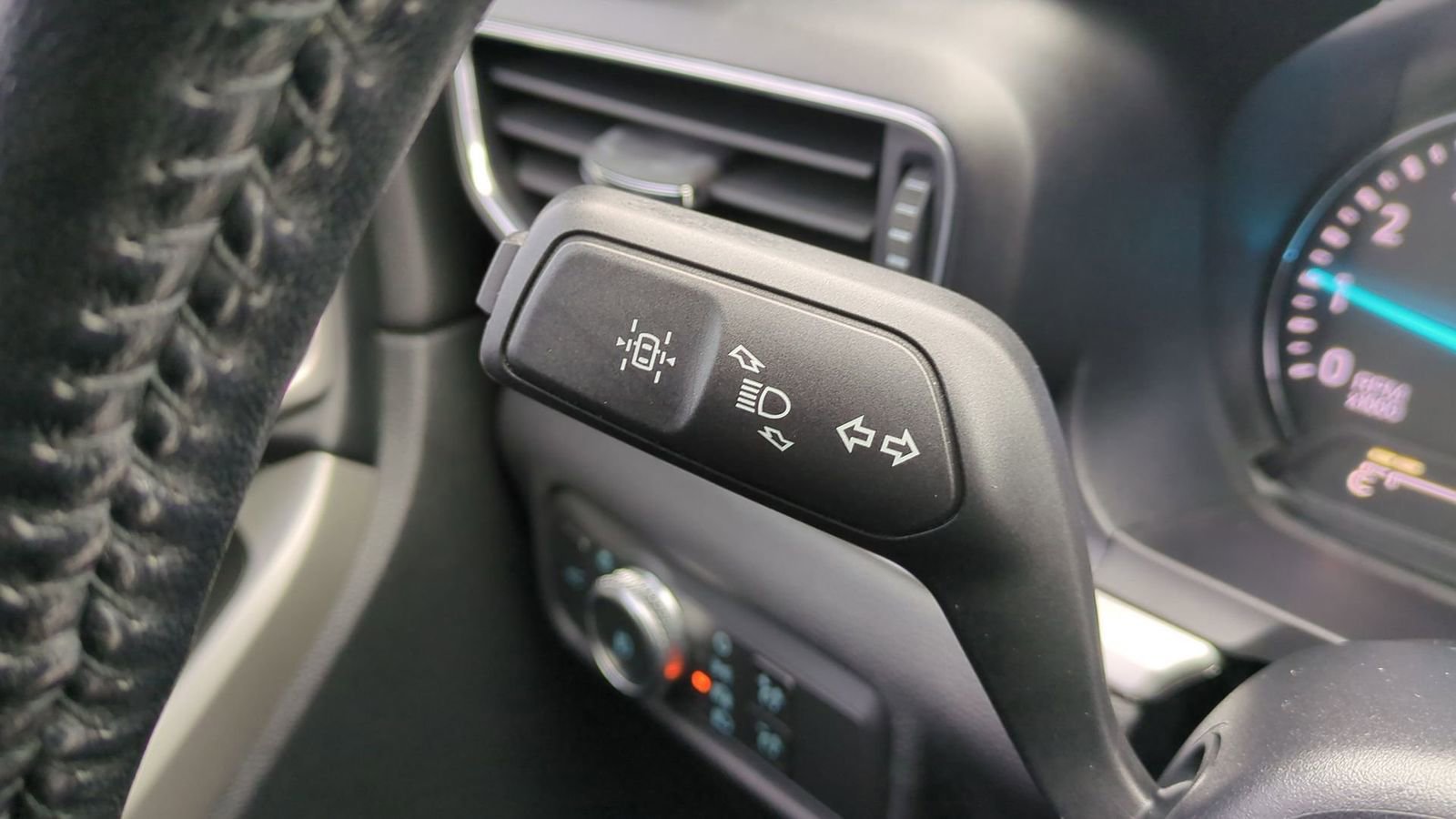 Certified 2021 Ford Explorer XLT w/ Equipment Group 202A image 31