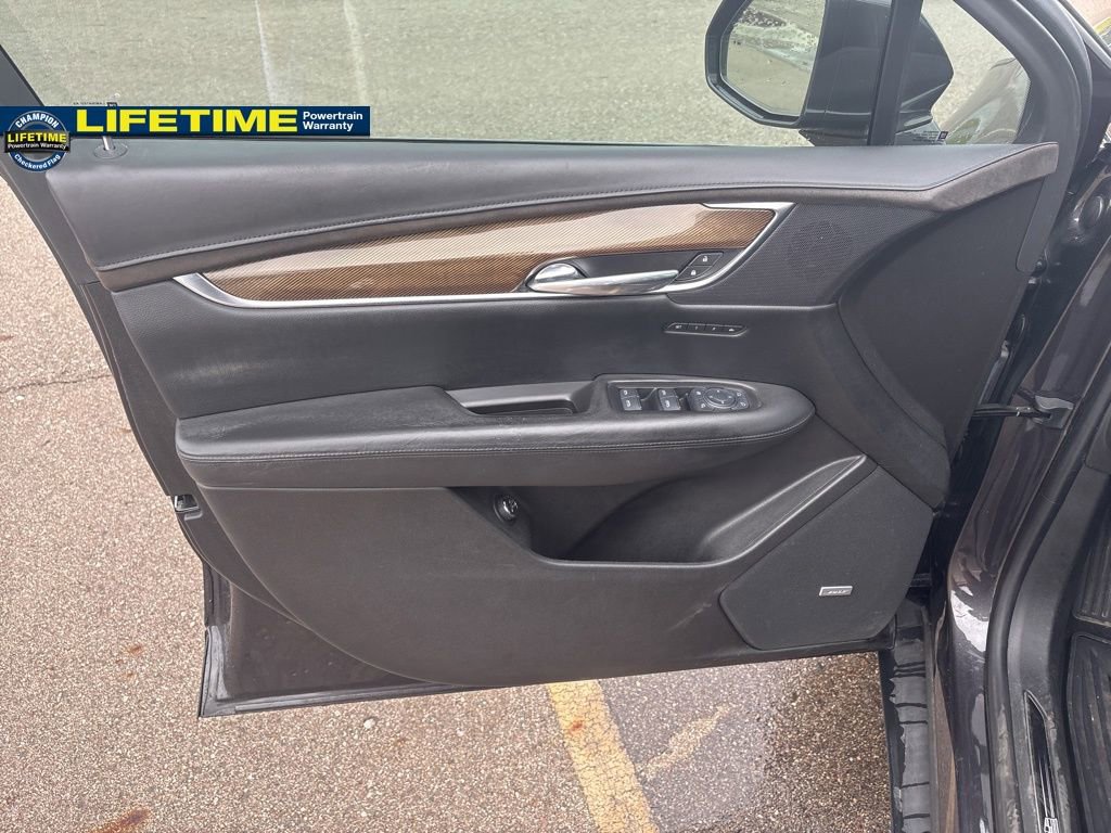 Used 2017 Cadillac XT5 Platinum w/ Driver Assist Package image 18