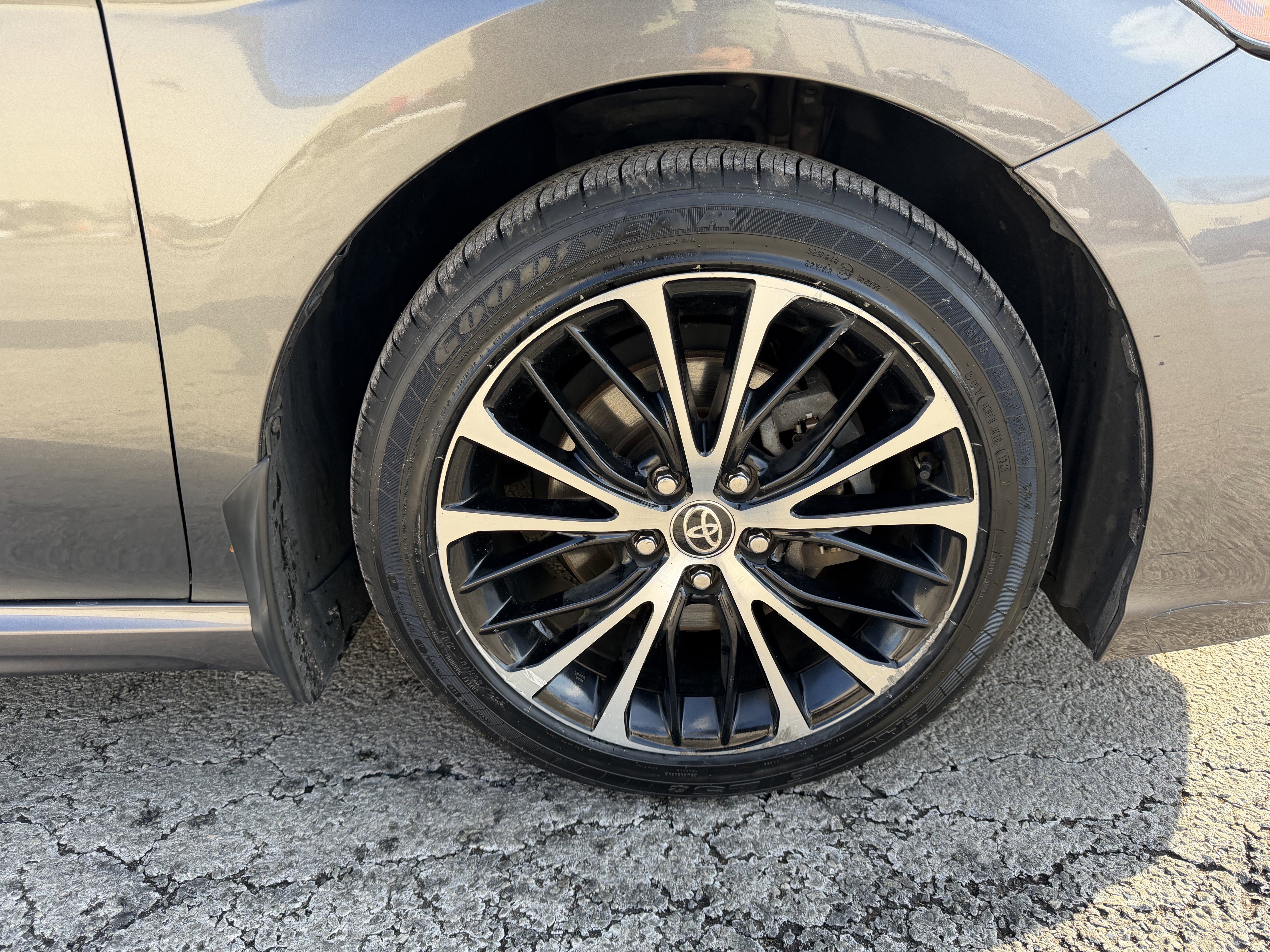 Used 2020 Toyota Camry image 8