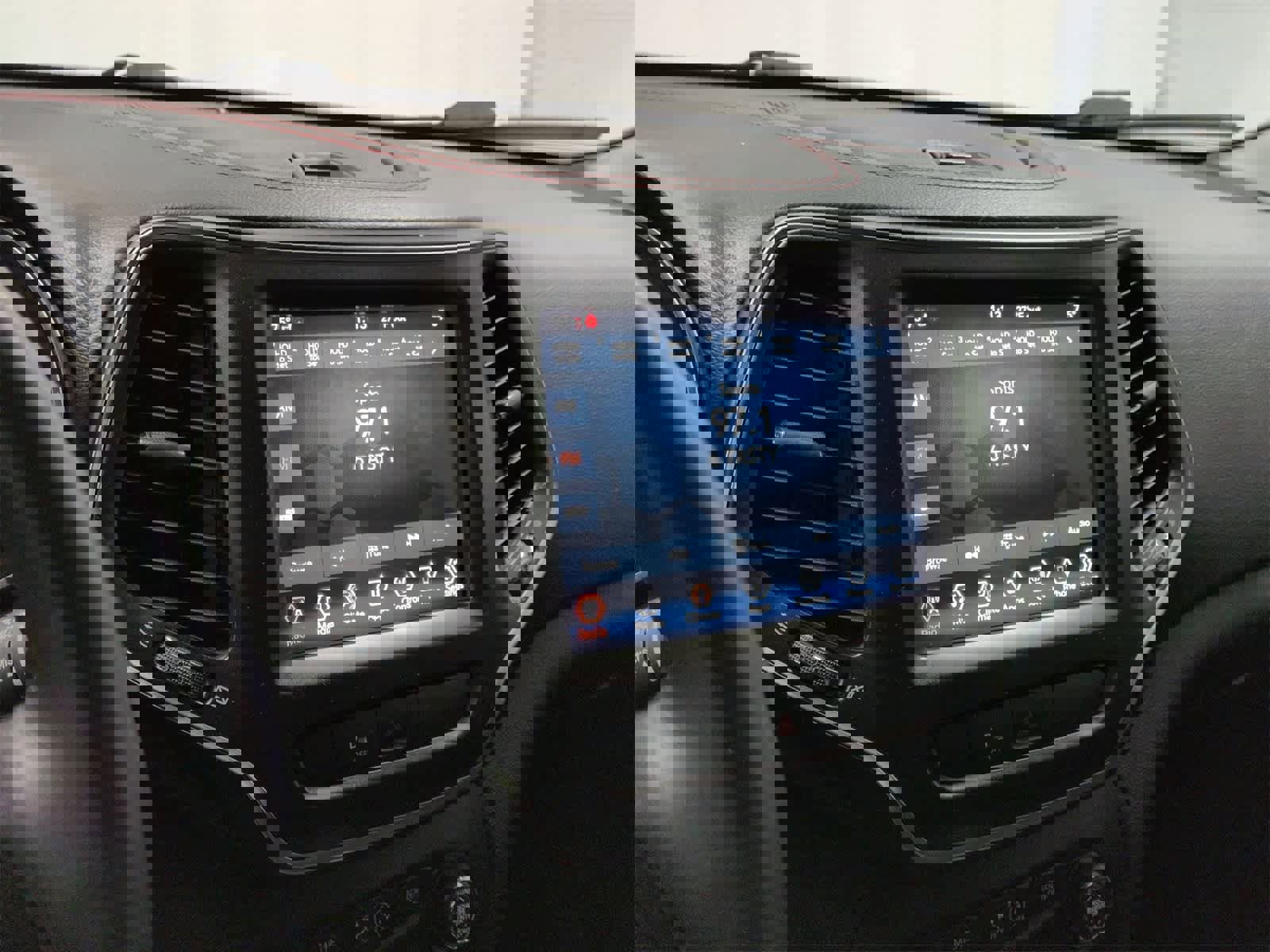 Certified 2019 Jeep Cherokee Trailhawk w/ Cold Weather Group image 28