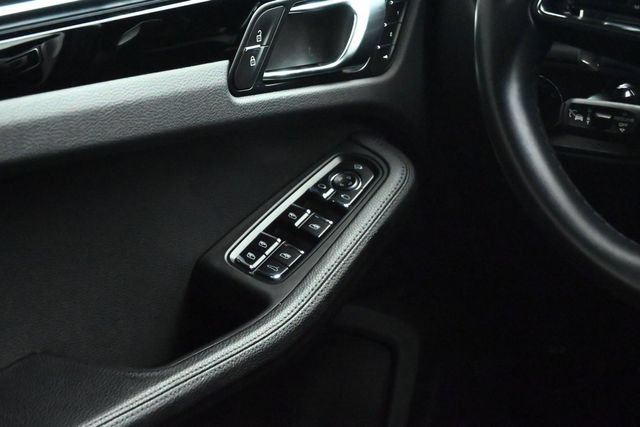 Used 2024 Porsche Macan AWD/4WD image 41
