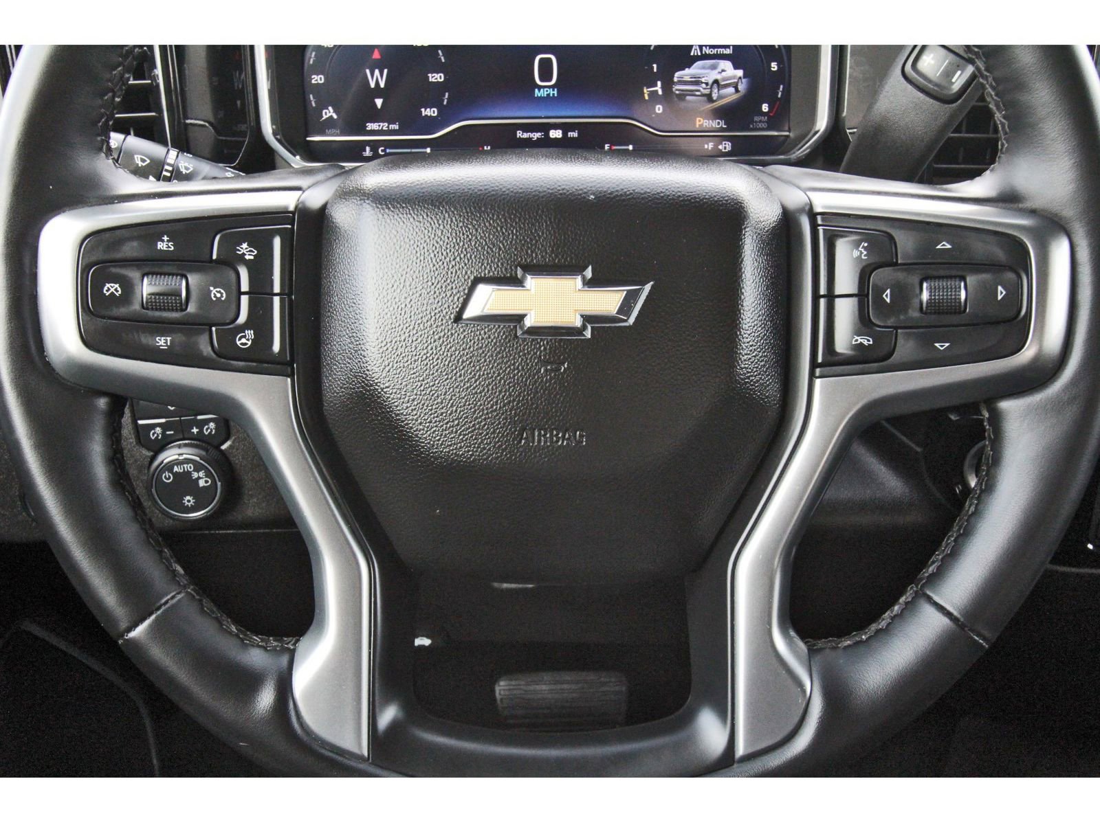 Used 2025 Chevrolet Silverado 1500 LT RWD image 17