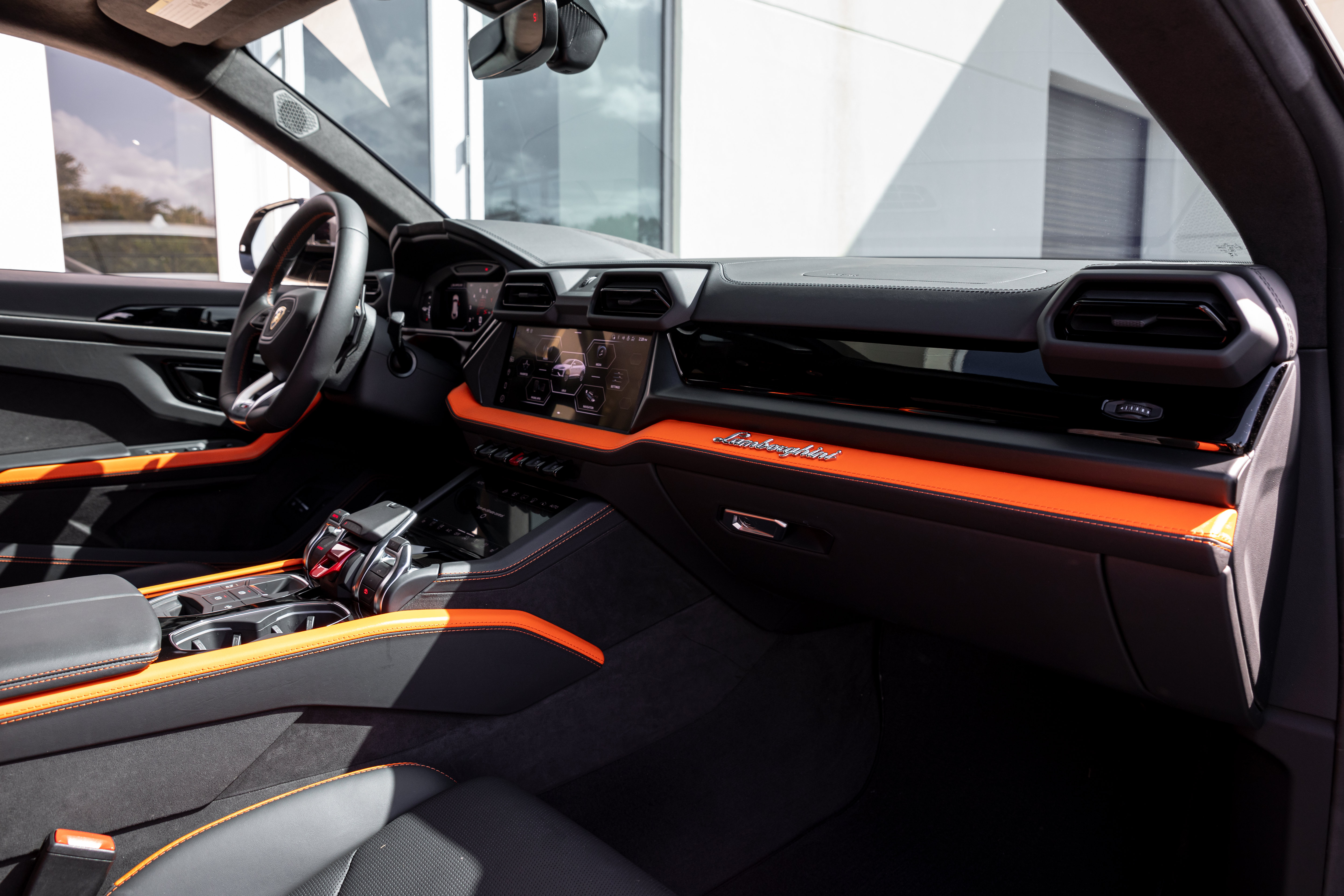 Used 2025 Lamborghini Urus Performante AWD/4WD image 30