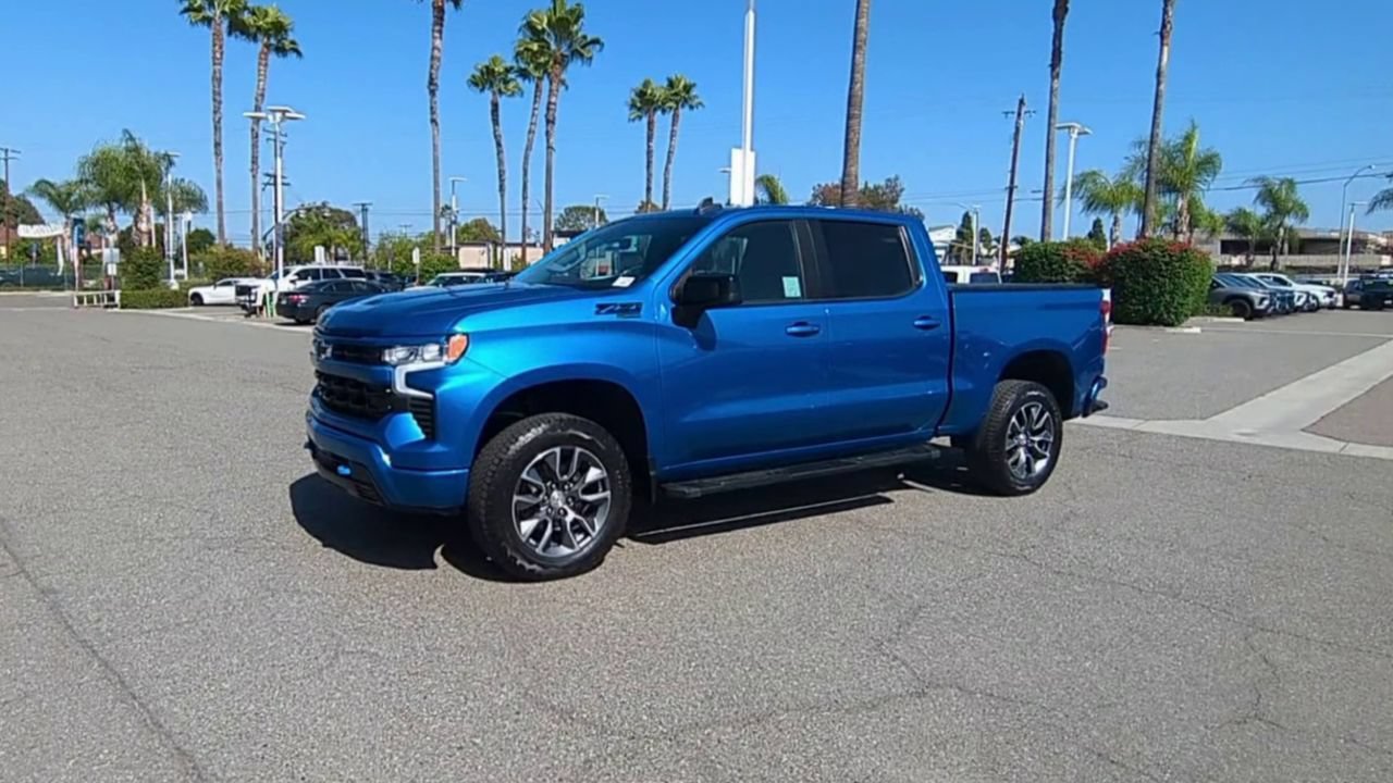 Used 2023 Chevrolet Silverado 1500 RST w/ Z71 Off-Road Package AWD/4WD image 4