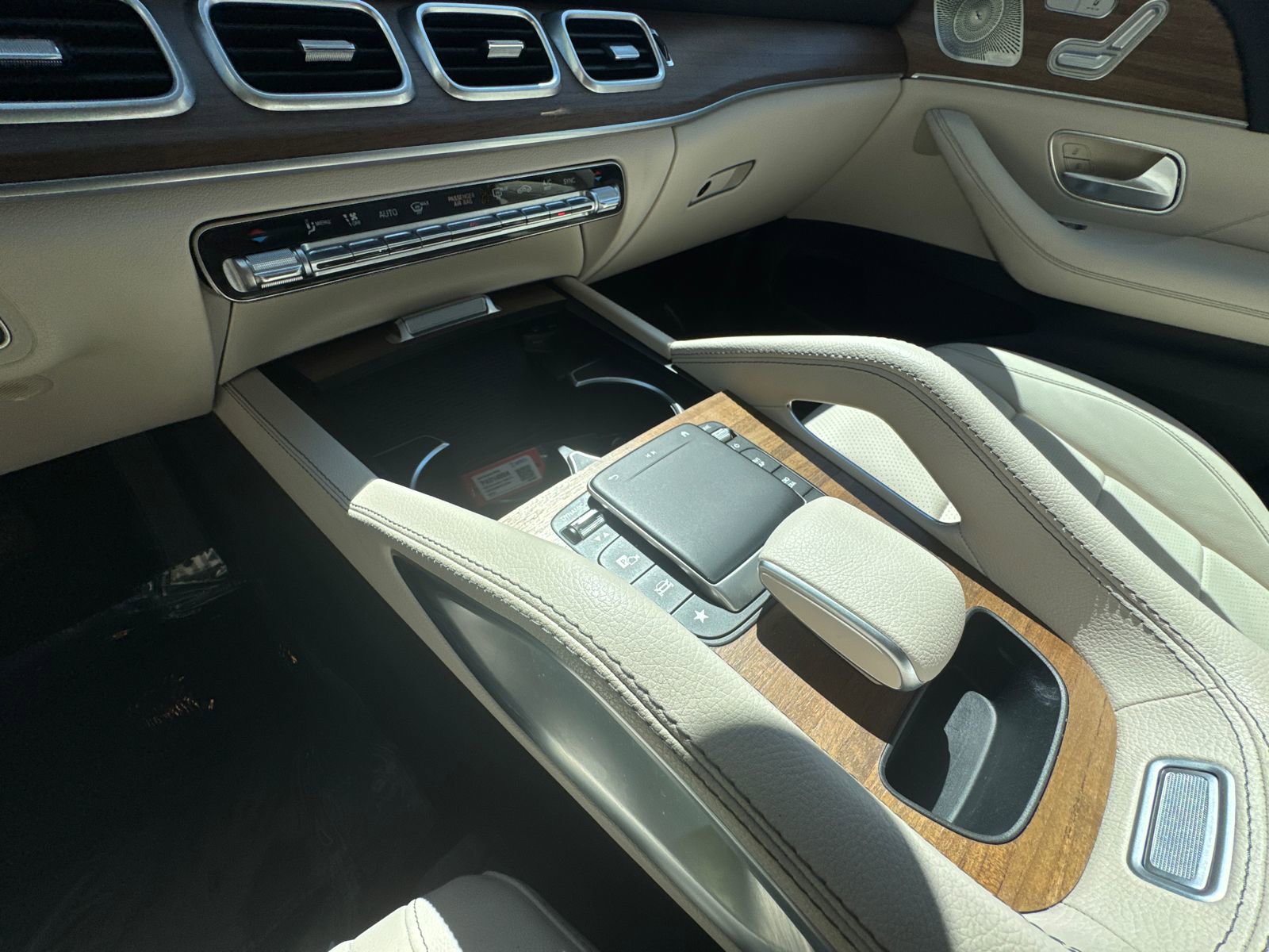 Used 2023 Mercedes-Benz GLE 350 4MATIC w/ Premium Package image 31